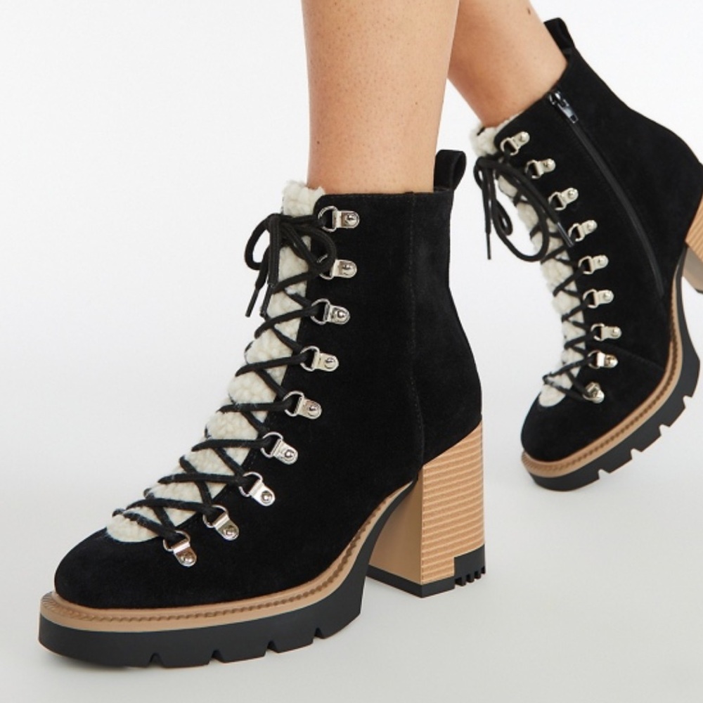 •Take Me Through..• Black and Cream Women's Lace-Up Heeled Sherpa Bootie New